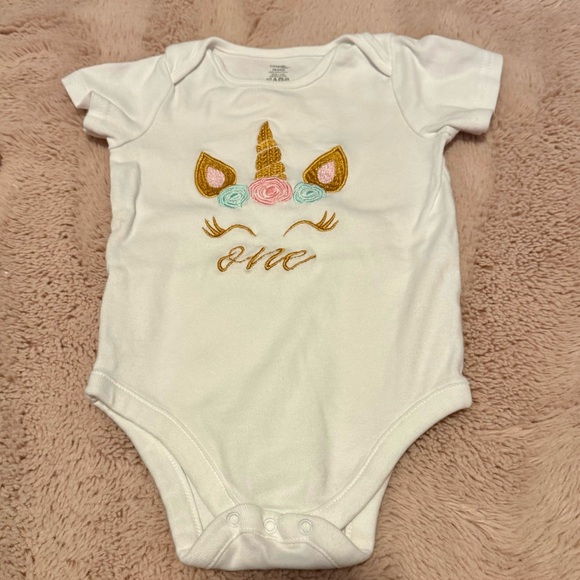 “One” unicorn embroidered onesie - Picture 4 of 4